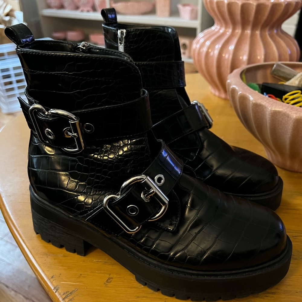 biker zip-up, platform Rock-in Roll Booties size 8. My KISS boots ! like new